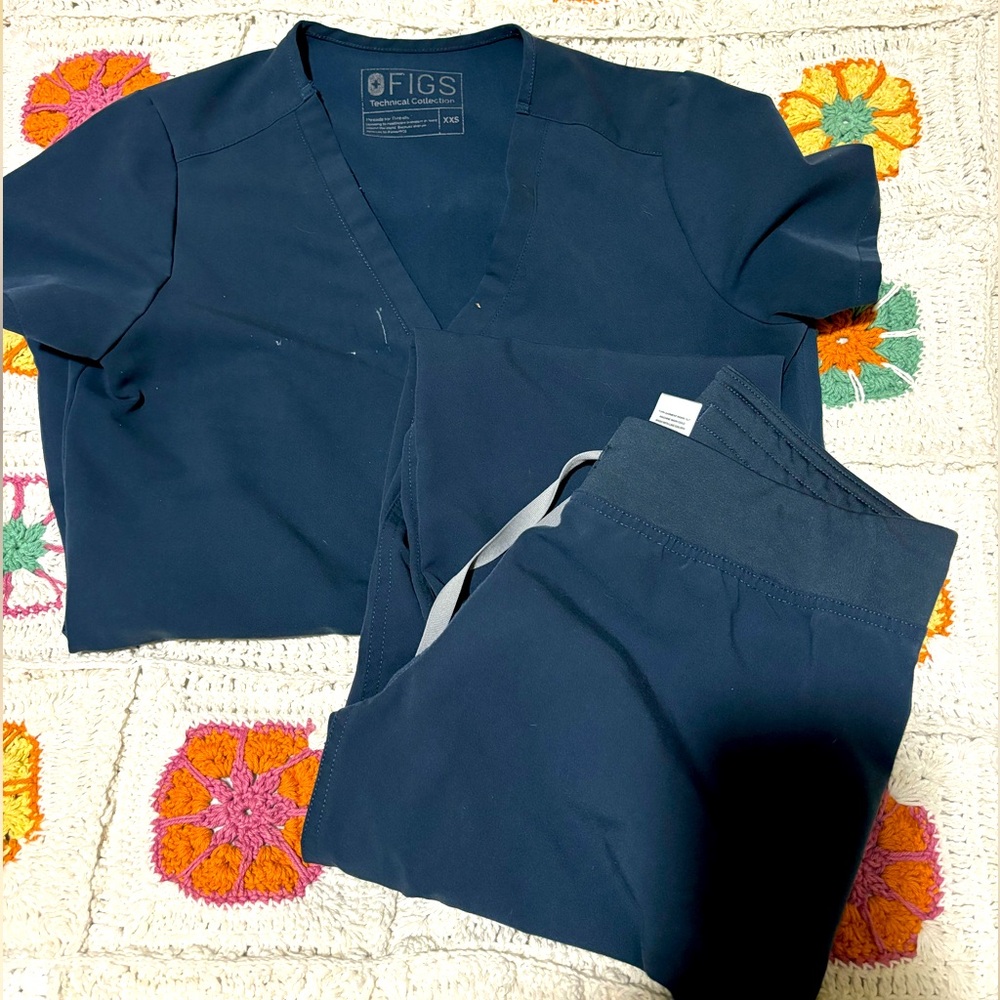 Dark Harbor figs scrub set